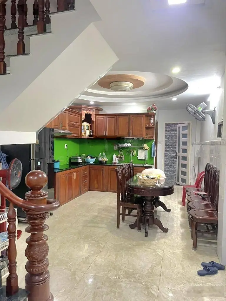 Chủ đang cần vốn bán gấp căn tại Đào Duy Anh, P9 , Q.Phú Nhuận. Giá 1.96 tỷ, 2 tầng, 2 phòng ngủ.