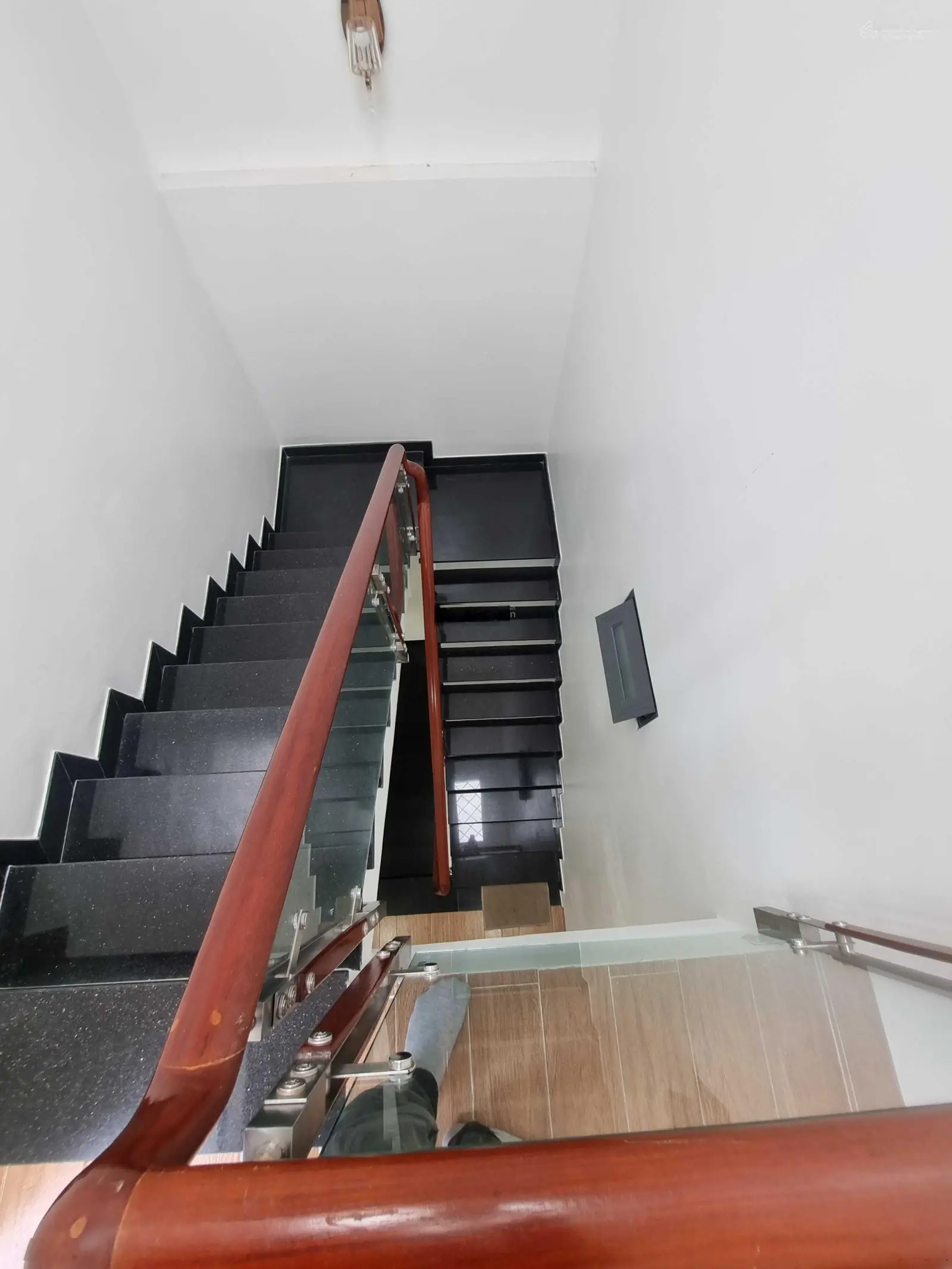 Nhà 1 trệt, 2 lầu sân ô tô Thuận Giao 4,7 tỷ, LH 0909 036 ***