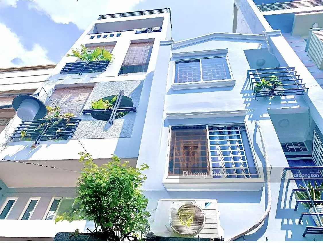 Chính chủ bán nhà hẻm xe hơi đường 3/2 Quận 10. DT 86m2 4 tầng nở hậu. Nhà đang cho thuê LN cao