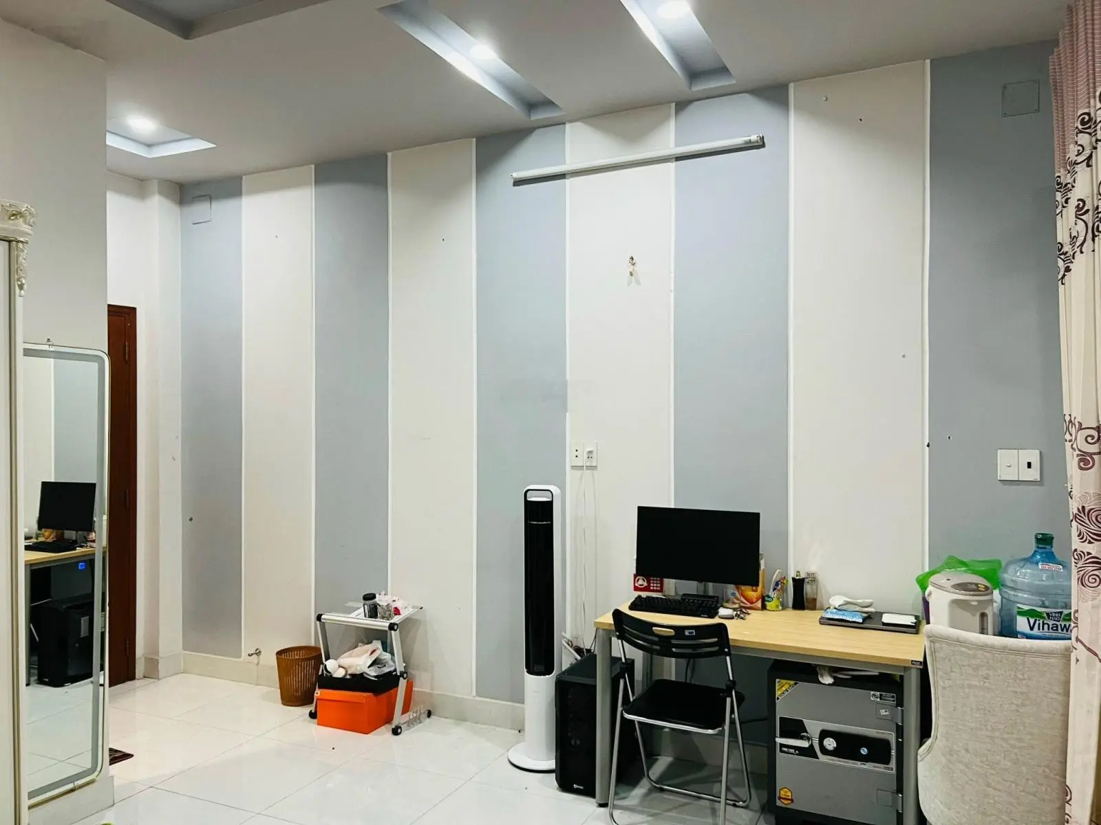 Chủ gửi bán gấp nhà 1 sẹc Liên Khu 10 - 11 hẻm thông 8m. 4,5x18m đúc 4 tấm nhà mới, giá 6 tỷ TL