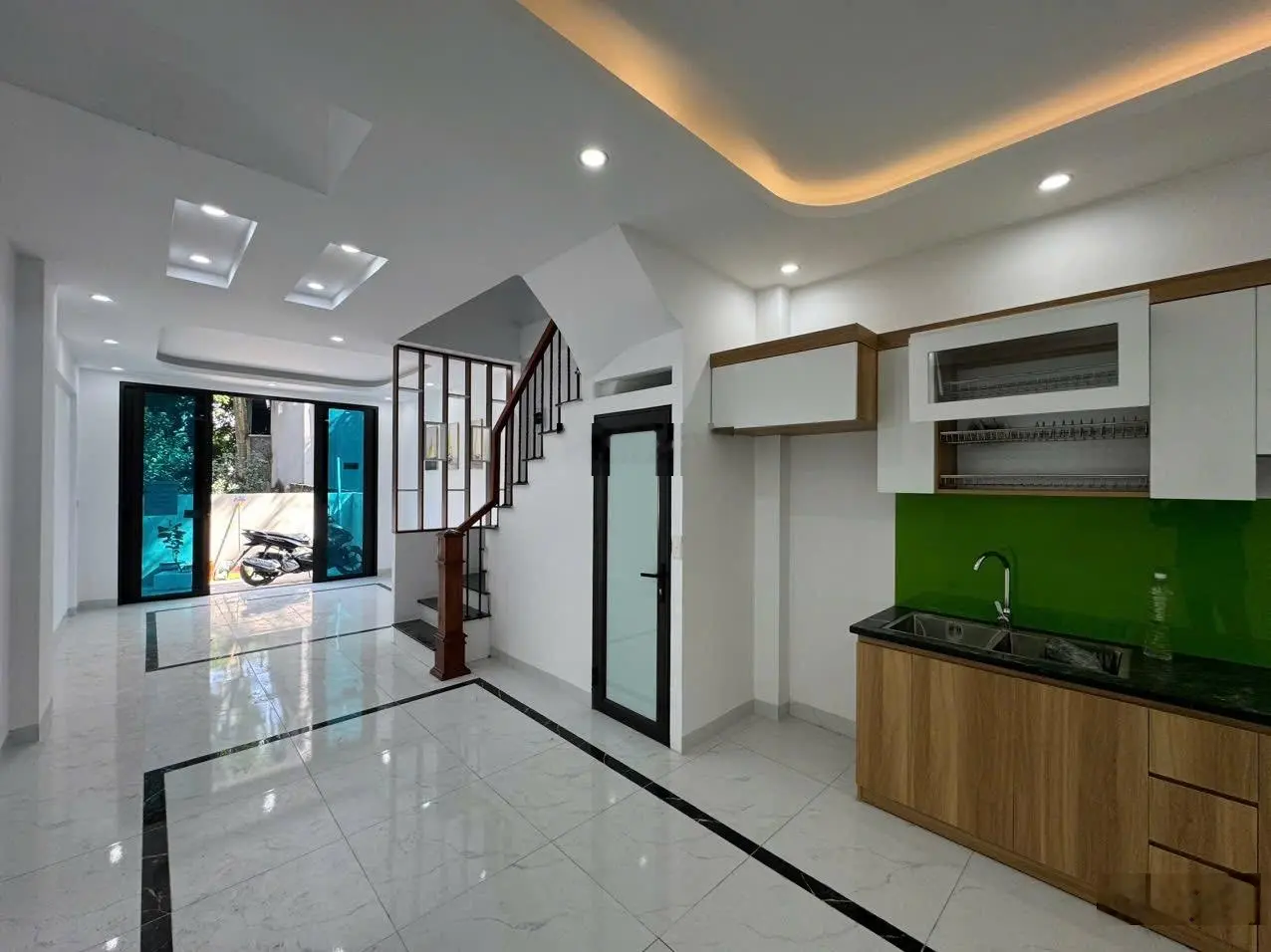 Nhận nhà mới đón tết 2025 - Phượng Đồng Phụng Châu. Nhà xây 3 tầng 39m2 ô tô đỗ sát - sẵn sổ đỏ
