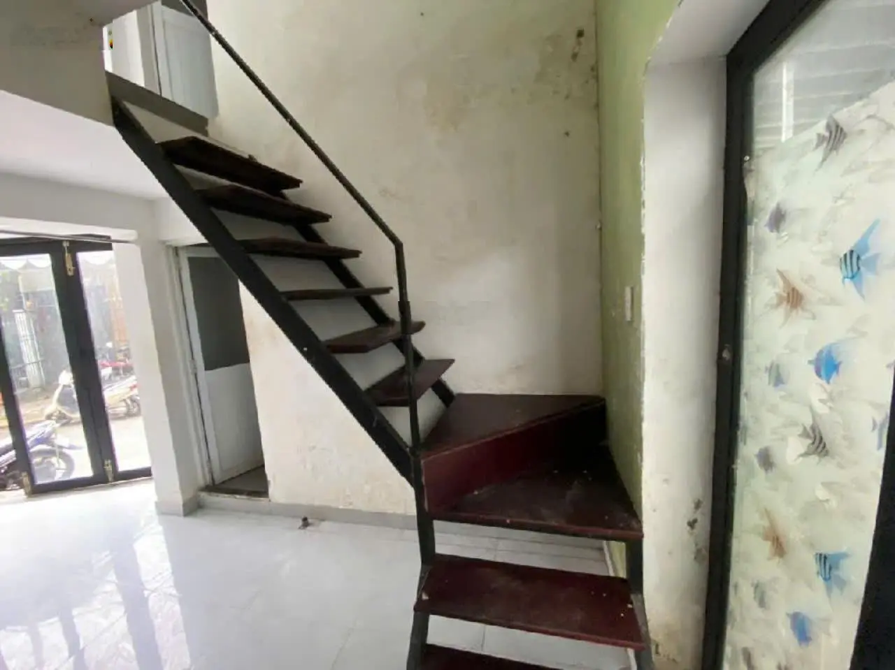 2 tỷ 600 triệu - nhà 2 tầng - ô tô để trước nhà- duy nhất 1 căn mặt phố lê văn an.