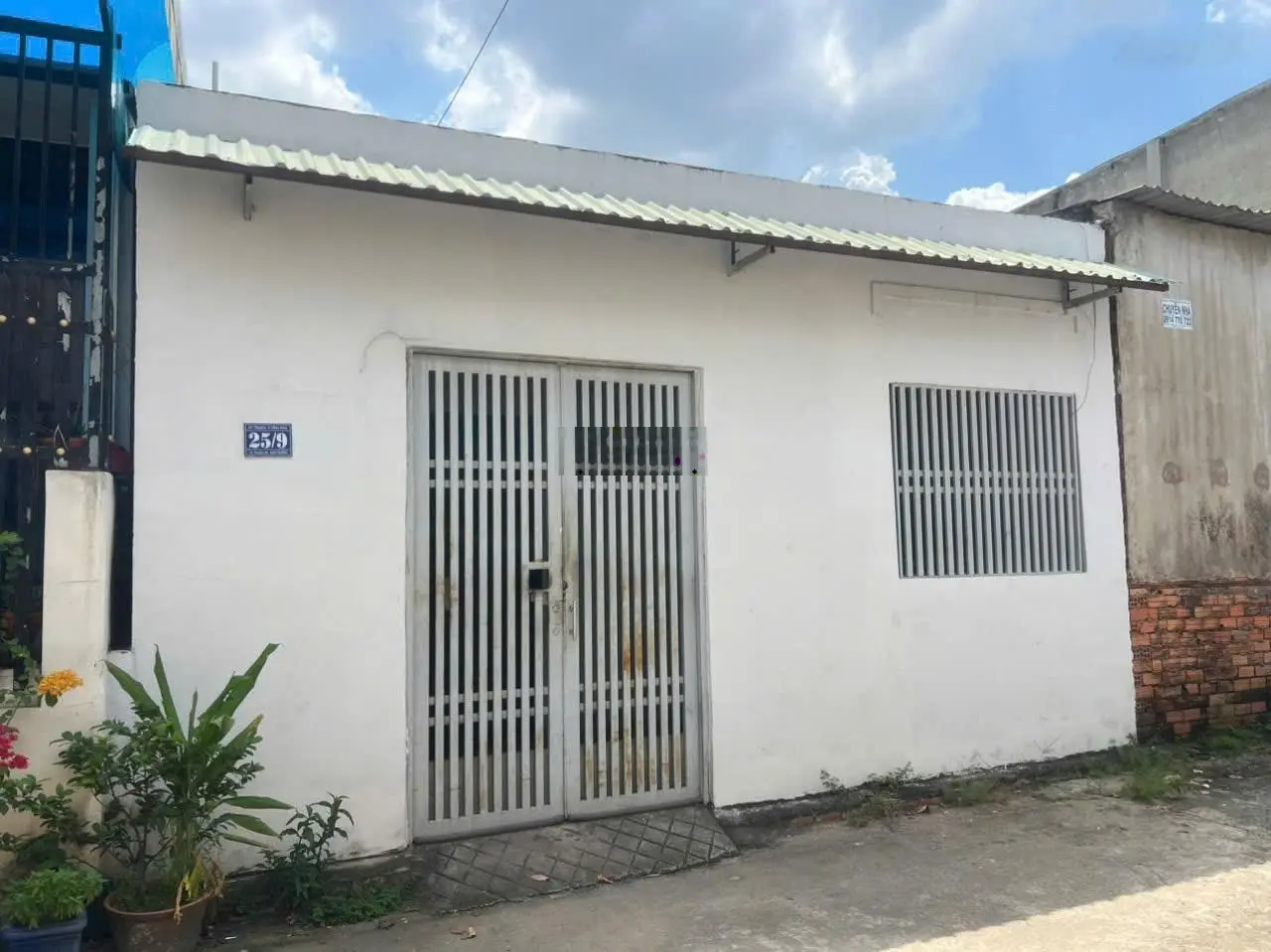 Căn nhà cấp 4 có 2 mặt tiền đường DT 76m ngang 6m ngay cầu Vĩnh Bình, đường nhựa xe tải