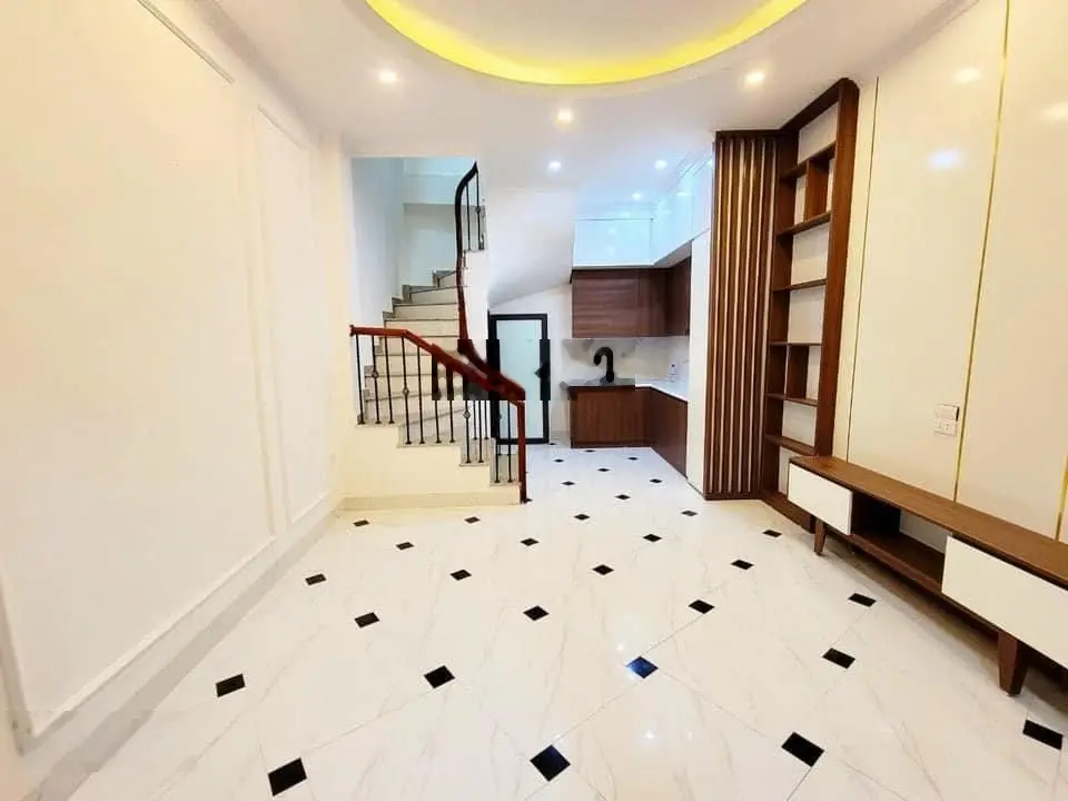 Bán nhà ngay bể bơi La Khê 34m2, 4,5 tầng, 4 phòng ngủ vị trí đẹp cách 30m ra đường ô tô 0352 078 ***