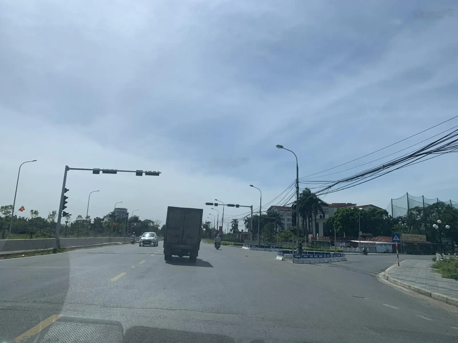 Bán 63m đất thông số vàng trên trục chính quốc lộ 3, nơi sầm uất nhất đông anh