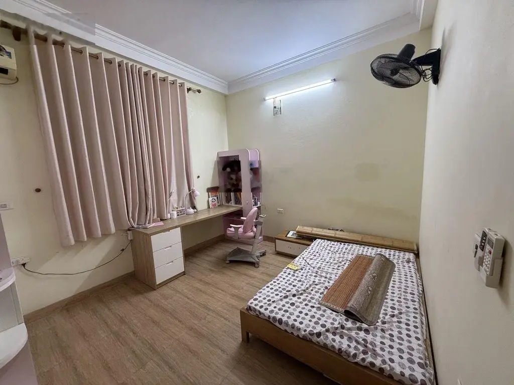 Bán nhà Dân xây 50m2 ngay chân cầu Vĩnh Tuy,đối diện Aeon Long Biên.Ô tô nhỏ đỗ cửa giá nhỉnh 7 tỷ