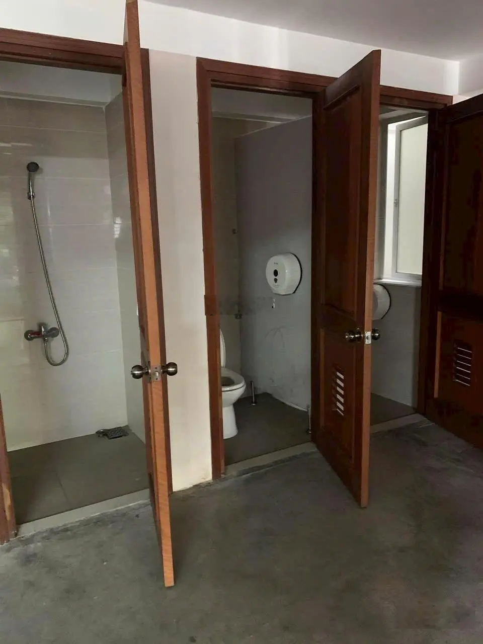 Bán nhà mặt tiền Đường Âu Cơ TTTP nhà 4 tầng mới ngang 9m rộng rãi, AC xem nhà 0379 968 *** E Thư