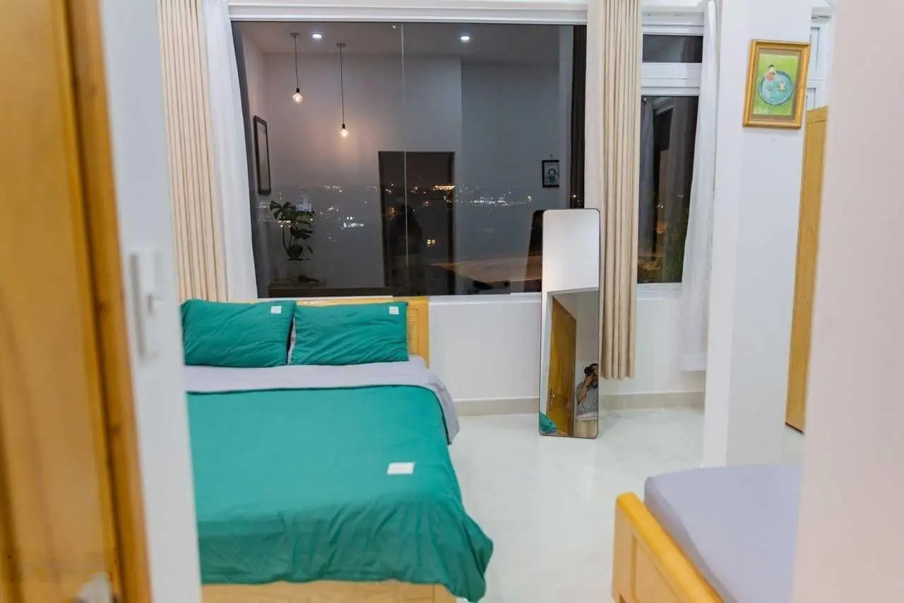 Villa 3 tầng sân vườn Mai Anh Đào, P8, hẻm ô tô, 12x17m, giá 12.5 tỷ TL