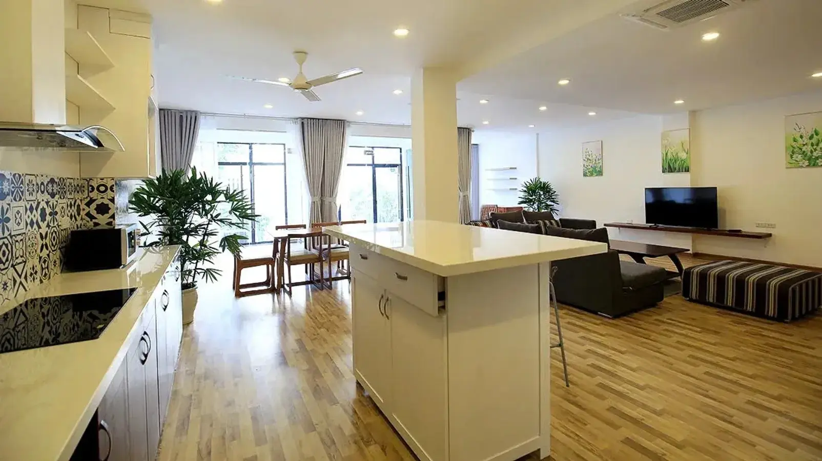 Đẳng cấp Tây Hồ toà apartment 343m2 11 tầng mặt phố Tô Ngọc Vân, giá hữu nghị