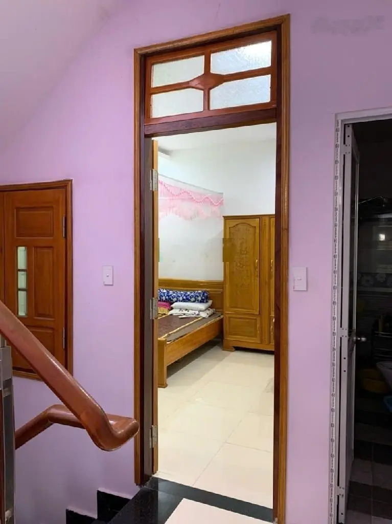 Bán nhà khu phân lô cao cấp cạnh chợ đầu mối Thủ Đức, 52m2, 3 tầng đẹp lộng lẫy, giá 4,5 tỷ đồng.