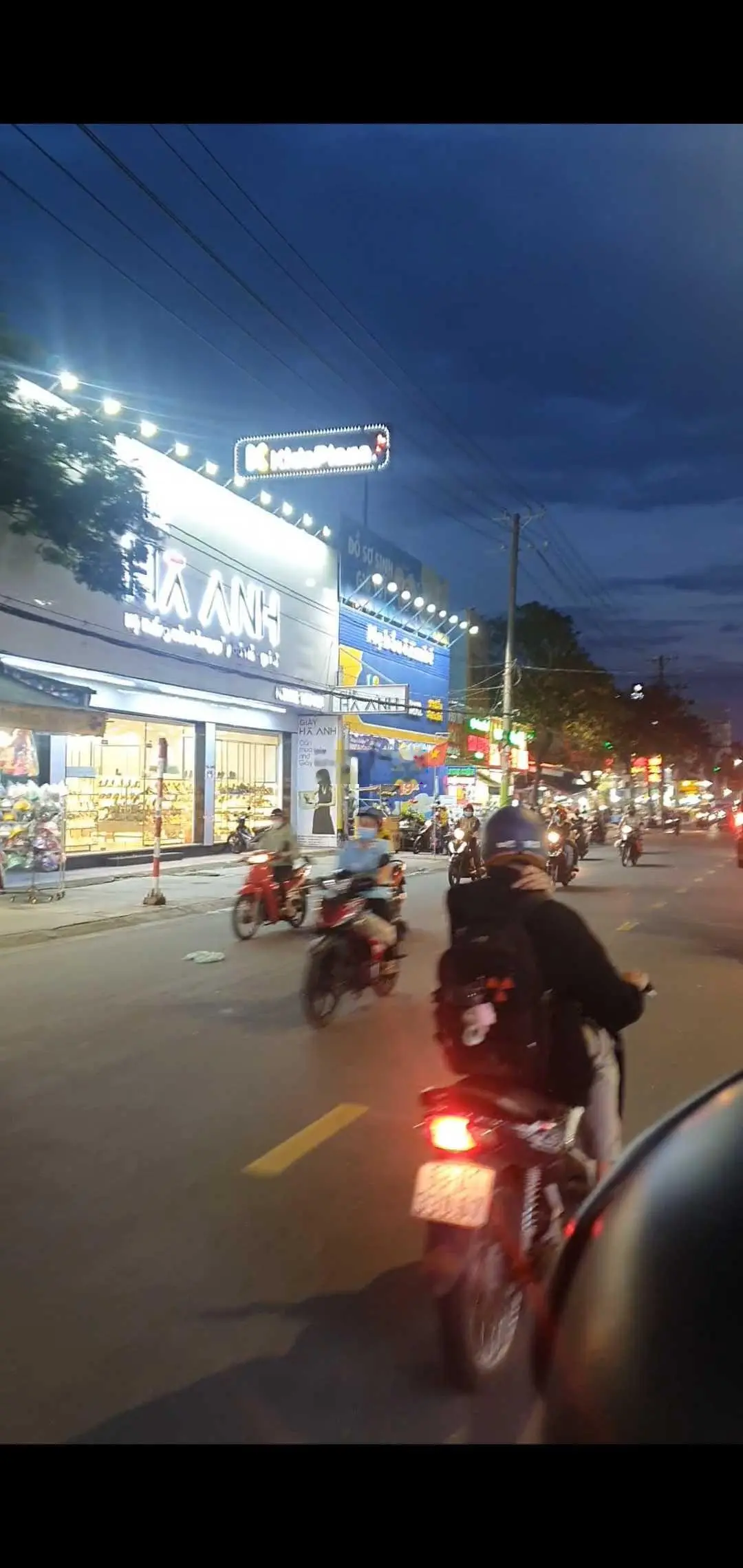 Bán căn góc 2 mặt tiền trung tâm đường Nguyễn trãi giao trần nguyên hãn. Điện tích hơn 300m2.