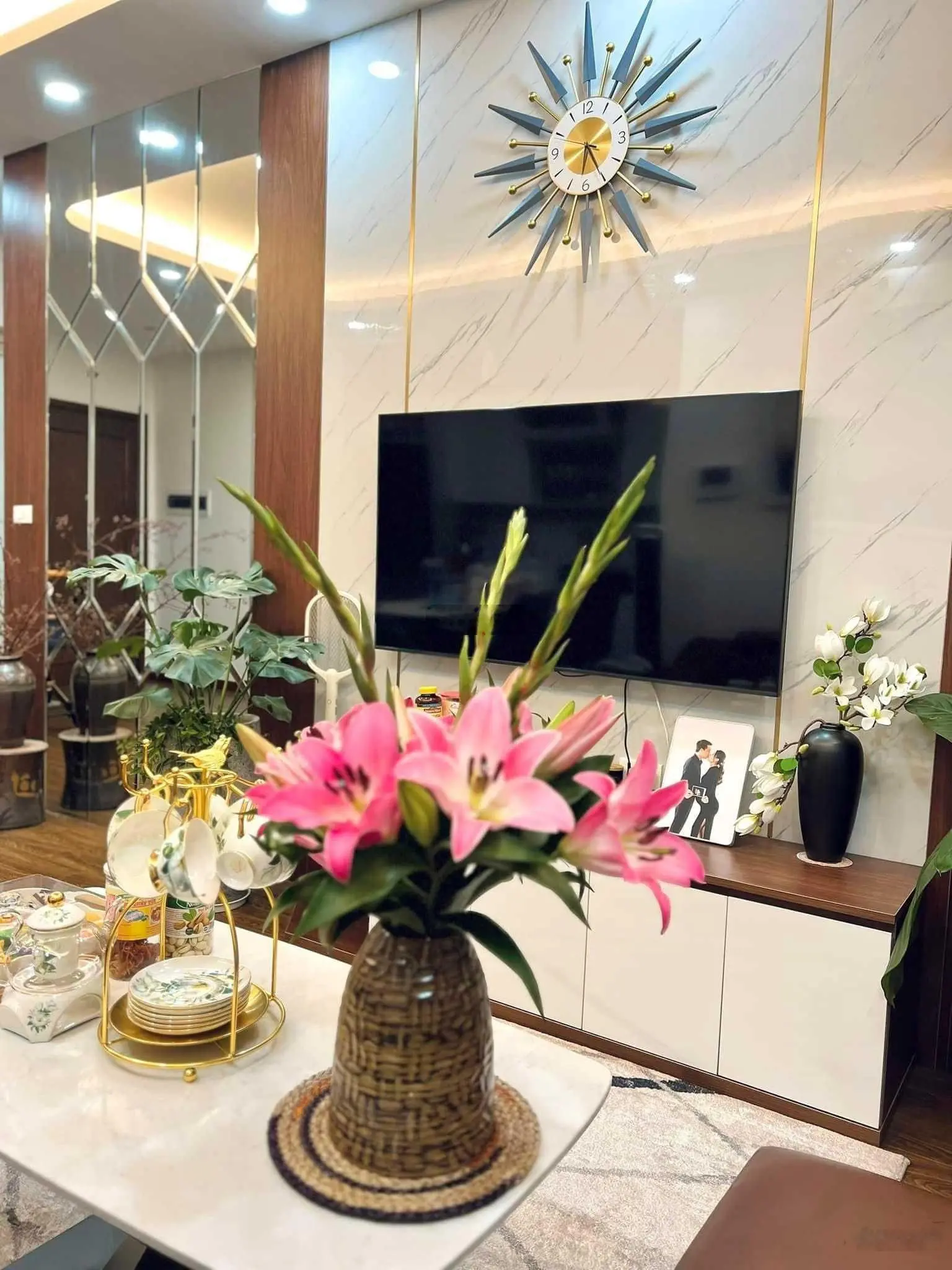 Chính chủ gửi bán căn hộ 3pn 2vs diện tích 125m2 tại Golden Palace Mễ Trì. Giá 5,x tỷ