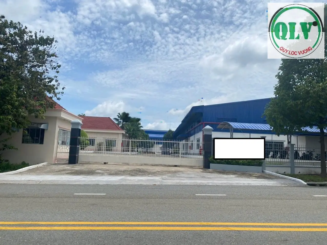 Bán nhà xưởng KV 30.000 m2, xưởng 3.000 m2 trong KCN Long Đức, Trà Vinh. Giá bán 40 tỷ