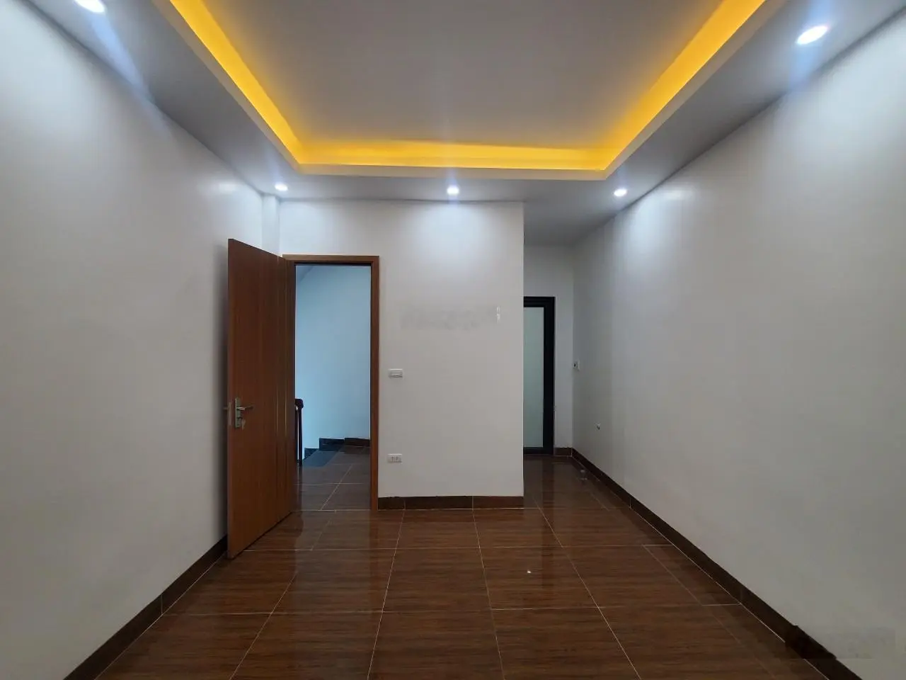 Gấp gấp nhà phố Vũ Ngọc Phan 50m 5 tầng MT4m chỉ 14,9 tỷ lô góc ô tô KD