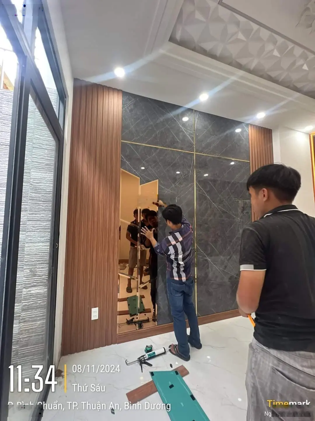 Nhà 1 trệt 2 lầu trục chính KDC Phú Hồng Thịnh 8 đang vào nội thất như hình