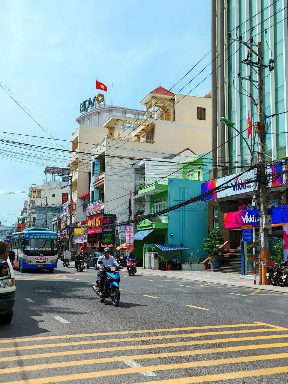Bán nhà phố 3 tầng mặt tiền đường 2/4 ngay TTTP NHA TRANG