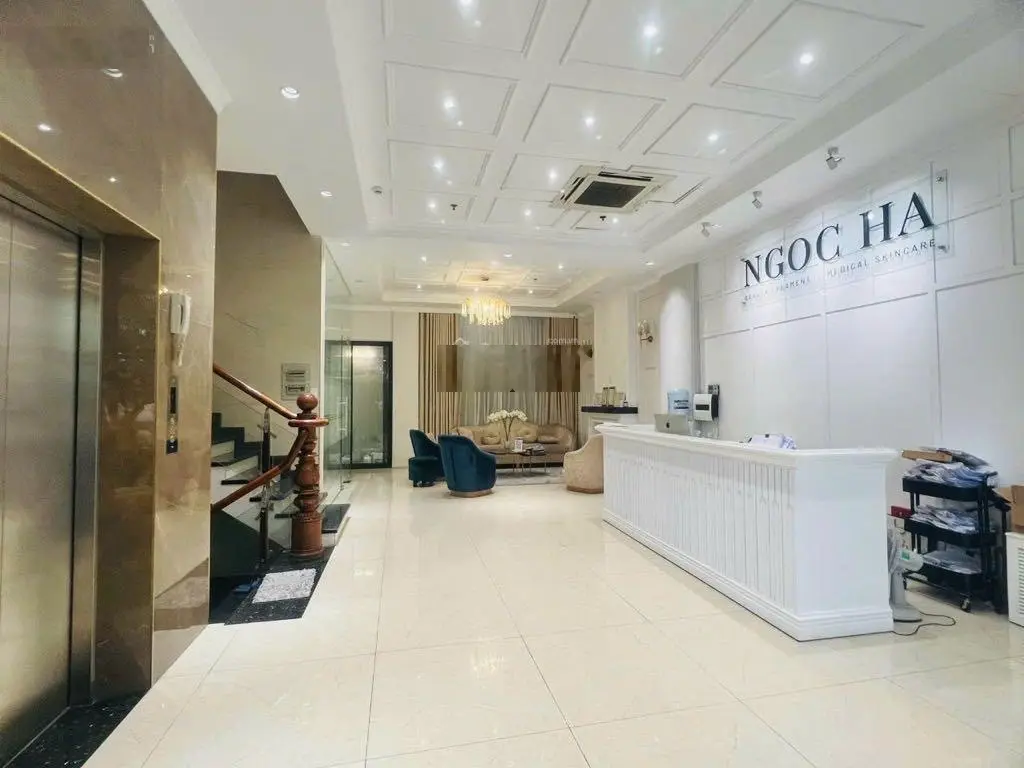 Bán nhà mặt tiền Cao Thắng, ngang khủng 8m. 7 tầng - có thang máy. Chủ giảm tổng 5 tỷ, Quận 10