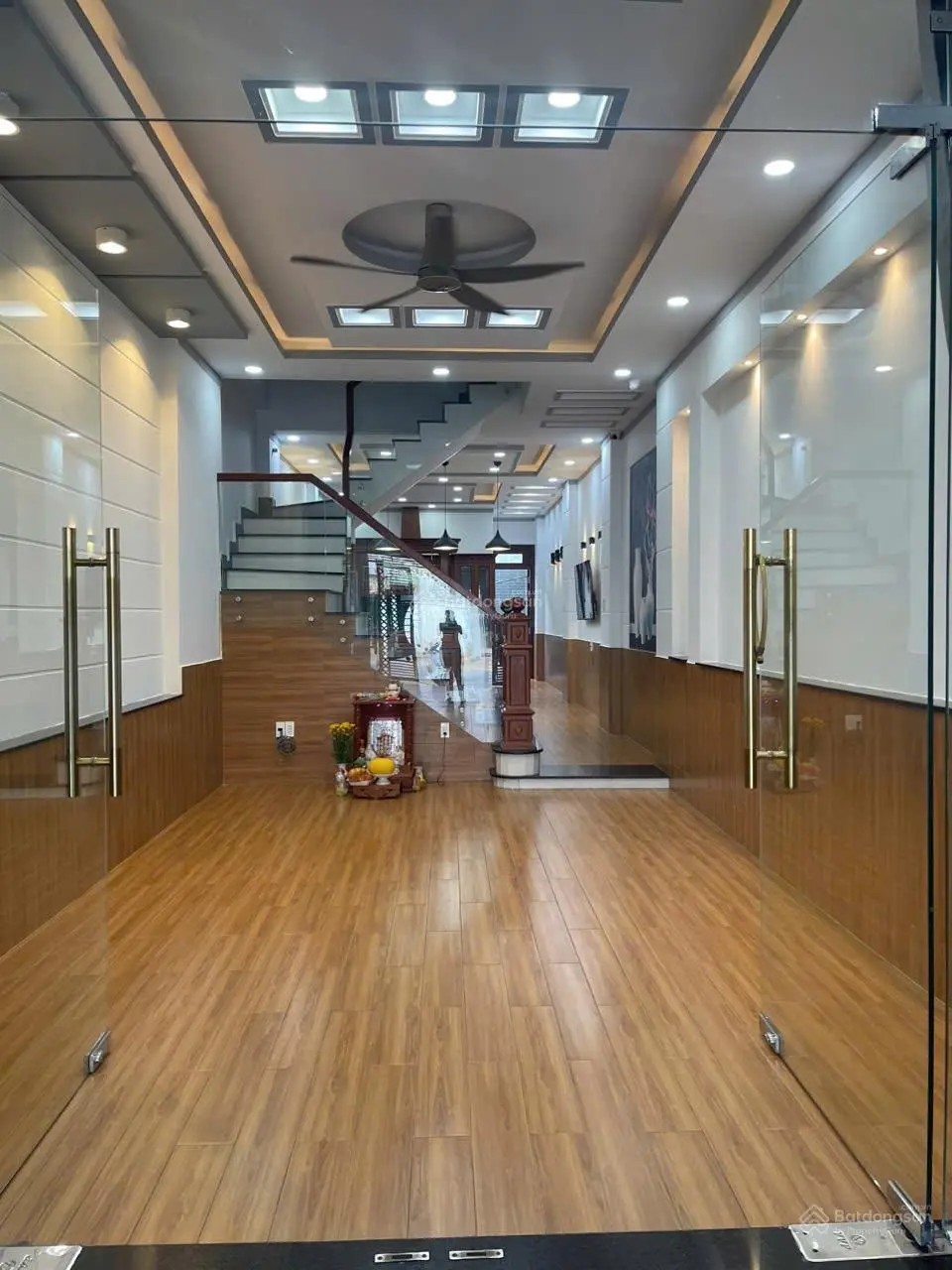 Bán nhà 1 trệt 3 lầu mặt tiền đường Trần Quang Khải, giá tốt 8 tỷ VND