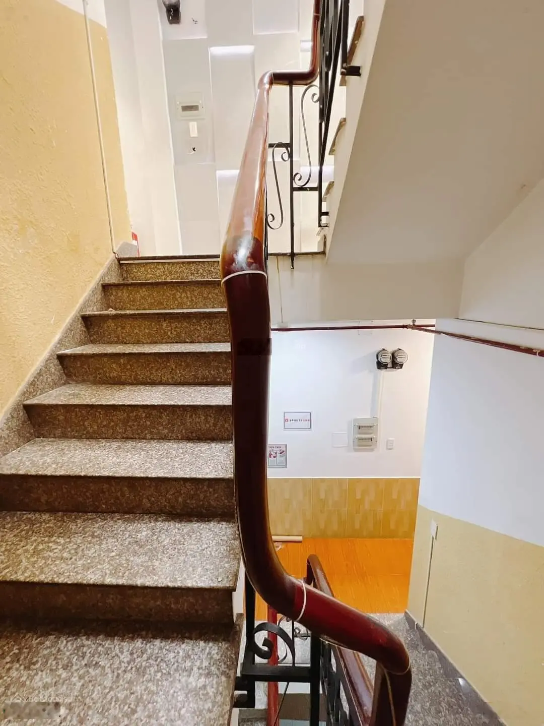 Bán nhà Đ Hoàng Diệu. TT hành chính Quận 4. DT 50m2 - giá 10 tỷ. 6m x 13m. 2 tầng - oto vào nhà