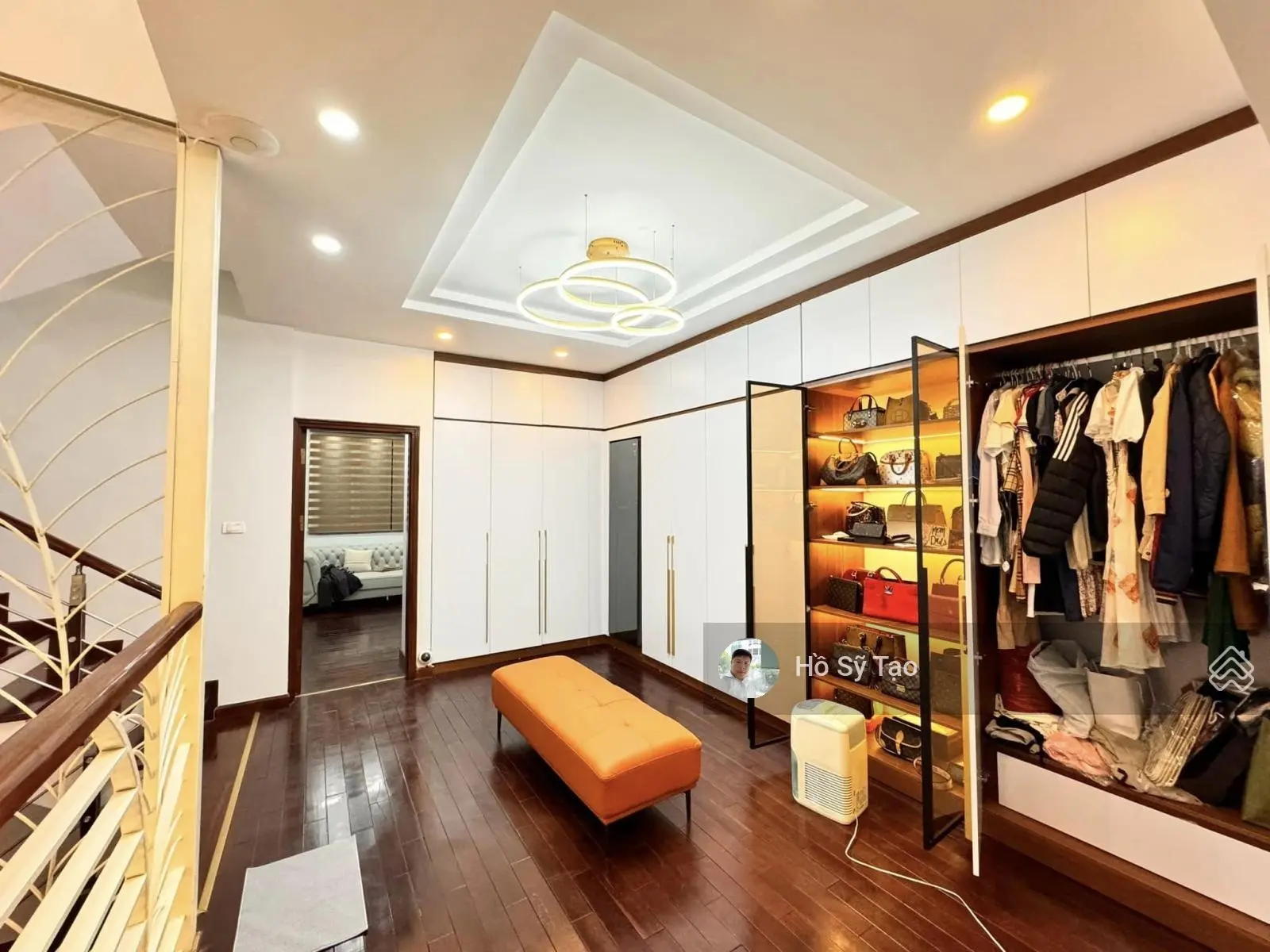 Bán nhà đẹp phân lô đường Trần Quốc Hoàn - Cầu Giấy. Diện tích 82,8m2xMT5,41mx4T. Giá chào 21,46 tỷ