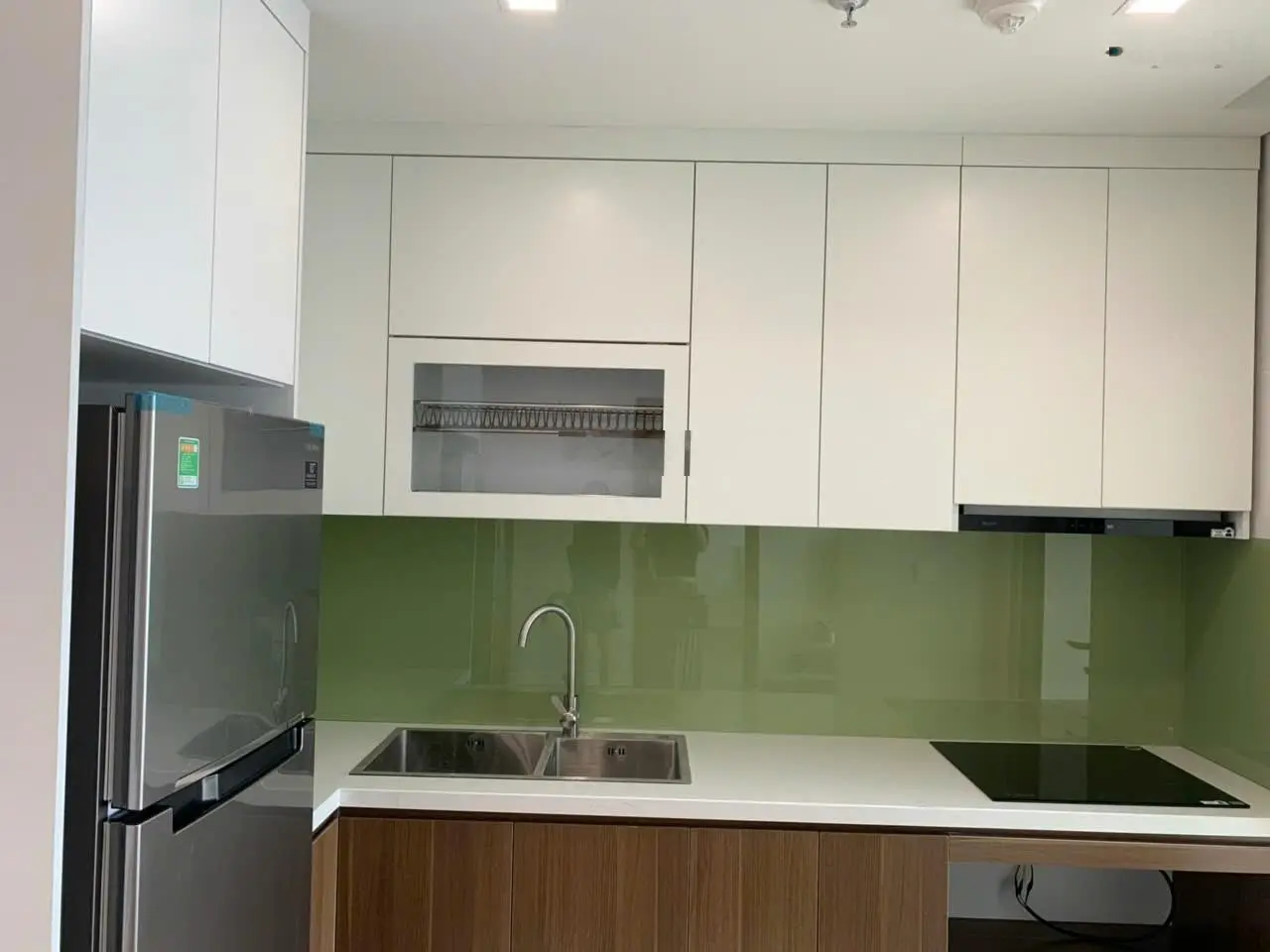 Chính chủ bán căn hộ The Legend diện tích 85,5m2, 3PN - 2WC, ban công TN cửa Đ, full nội thất