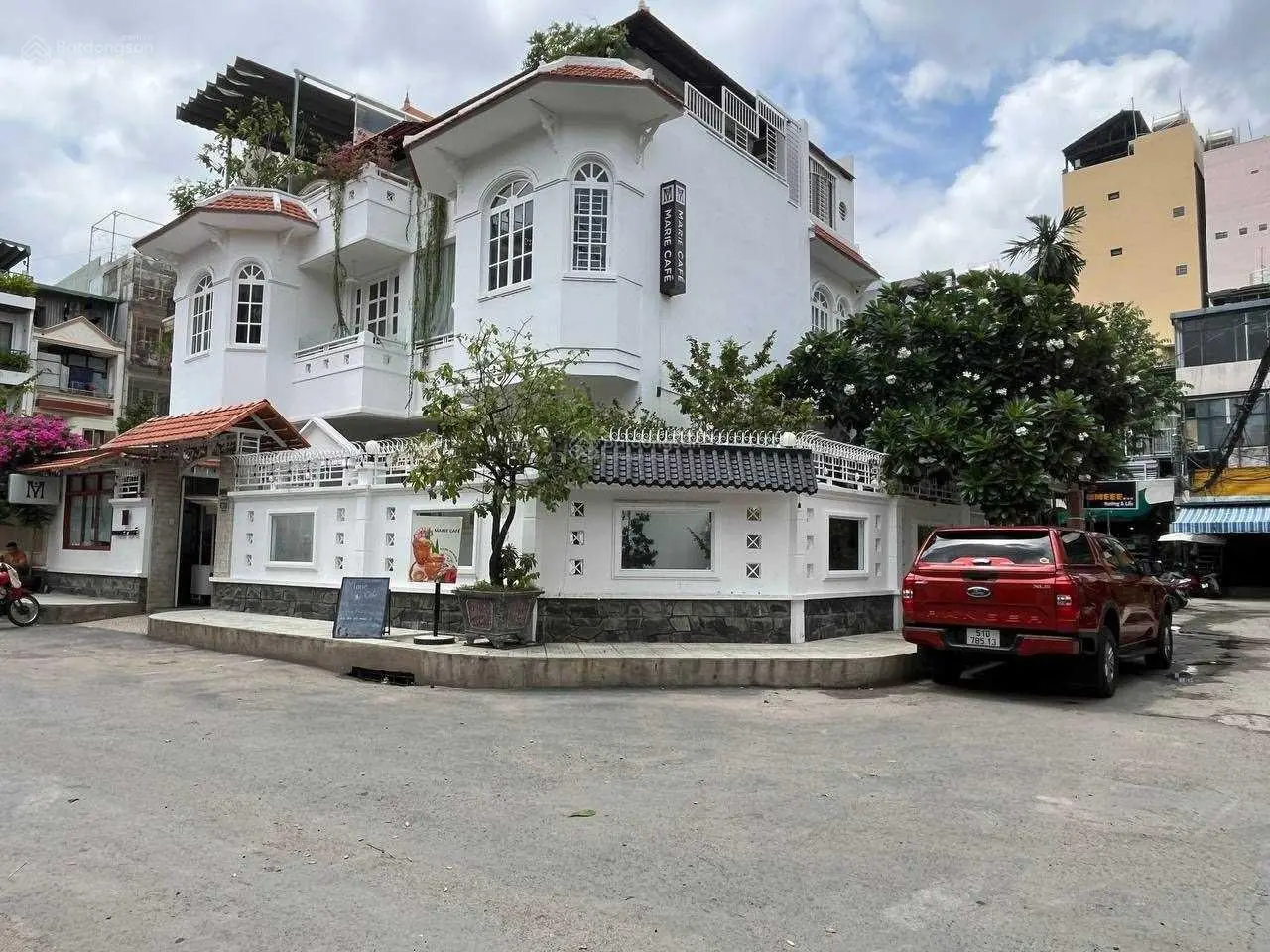 Bán căn góc 2 mặt tiền đường ngay nhà ga Metro Xa Lộ Hà Nội, An Phú, Q2. DT 8.5x18. Giá 24.5 tỷ