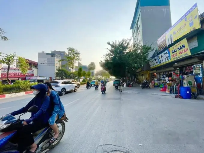 Bán nhà mặt phố Lý Thánh Tông 111m2, MT 6m. Lô góc. Giá 21 tỷ, Trâu Quỳ, Gia Lâm, Hà Nội