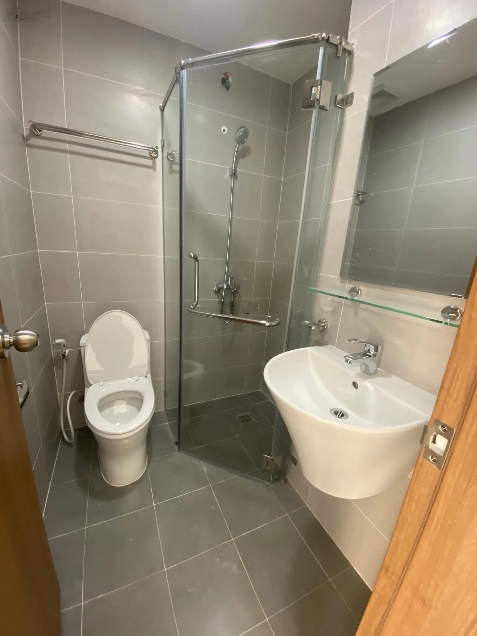 Cần bán gấp căn góc - 2pn2wc Bcons Plaza. Giá siêu tốt chỉ 1ty750 trọn sổ. 2pn đều có ánh sáng