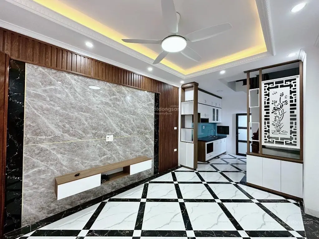 Bán nhà phố Bạch Mai, xây mới, hàng xóm chợ Mơ, trung tâm, 33m2x5T, nhỉnh 4 tỷ
