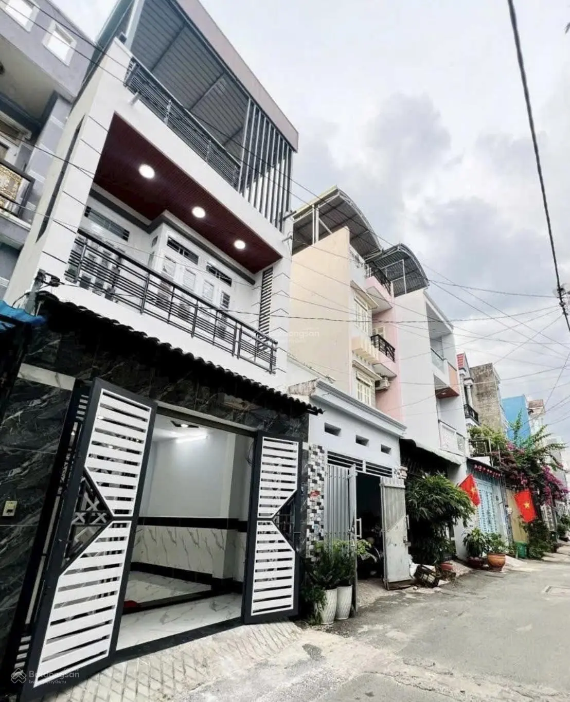 Chưa tới 4 tỷ có ngay căn nhà hẻm trung tâm Sài Gòn, tại Quận 1, hẻm sạch sẽ, an ninh