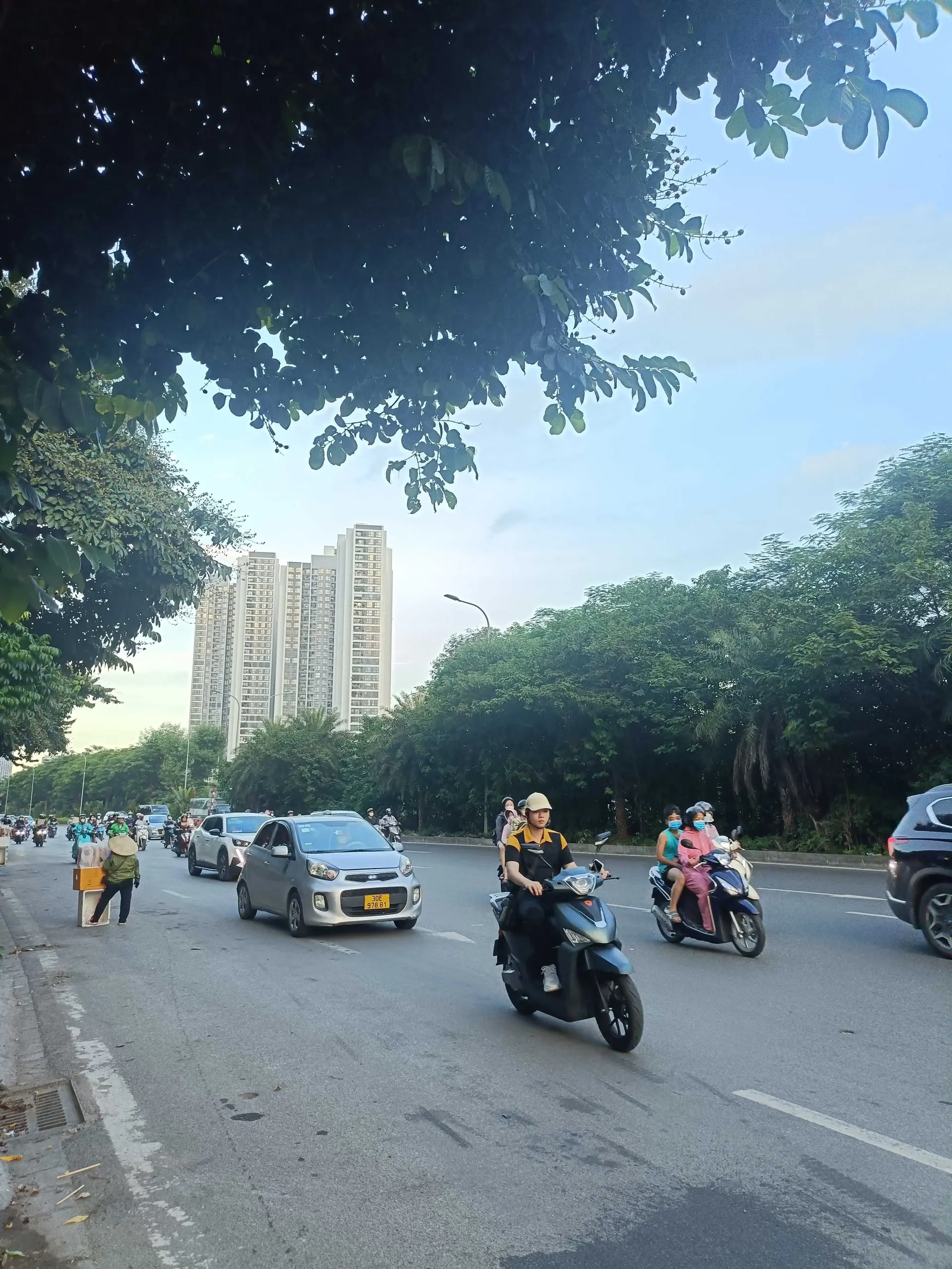 Đất đầu tư Khúc Thừa Dụ - Cầu Giấy giá chỉ 97tr/m2 - ô tô vào đất - kinh doanh - thông lung tung