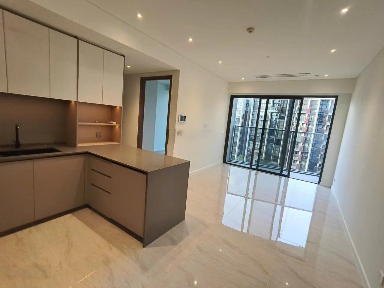 Bán căn 2PN Opera Metropole 70m2 giá chỉ 16.1 tỷ bao gồm thuế phí, view sông, cầu Ba Son, tầng cao
