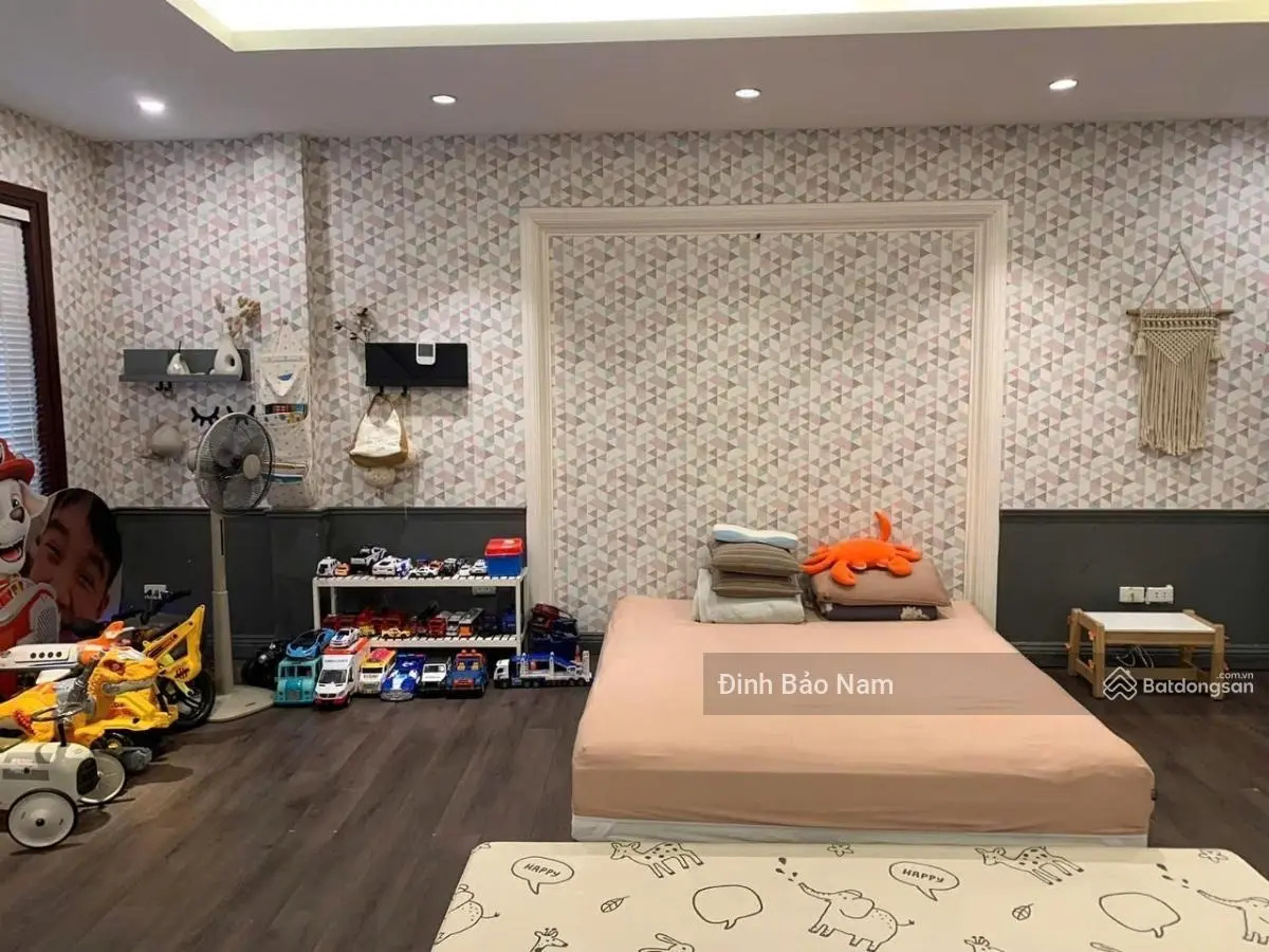 Đội Cấn 108m2 5 tầng mặt tiền 16.8m lô góc 2 mặt tiền ô tô tránh sổ đỏ vuông đẹp cách mặt phố 20m
