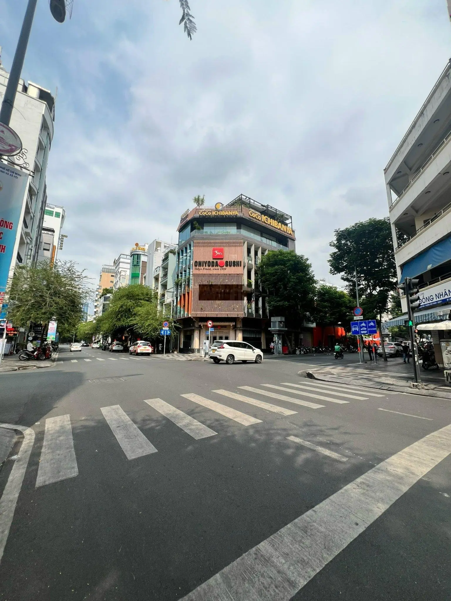 Tòa nhà mới ra thị trường Đường Trần Hưng Đạo 12x23 KC: Hầm 7 Tầng mới 100% giá: 95 tỷ