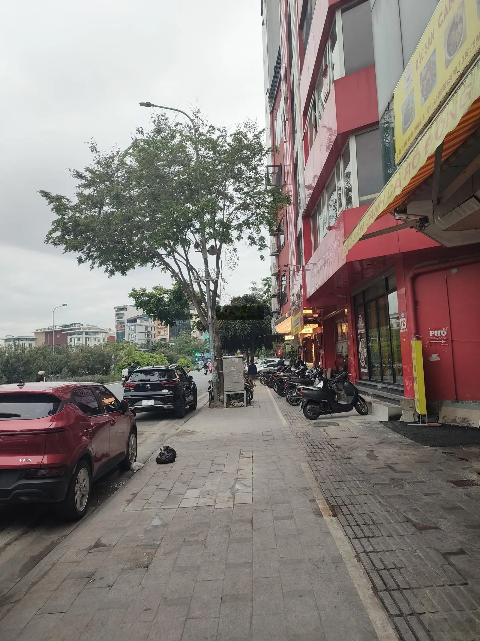 Mặt phố hoàng cầu đống đa dt 99,3m - 3tầng - mt4,2m - chỉ 32,5 tỉ