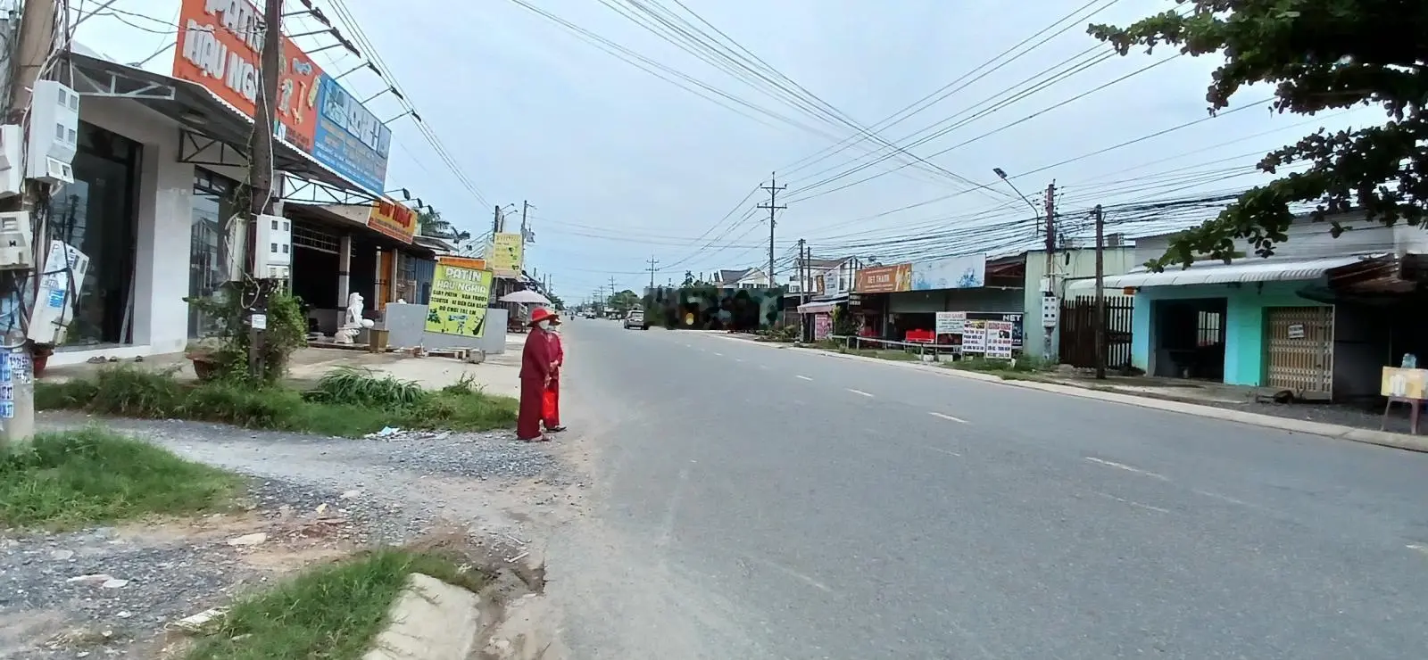 Đất trung tâm thị trấn Hậu Nghĩa. Rớt nhựa vô có 100m, gần Vingroup