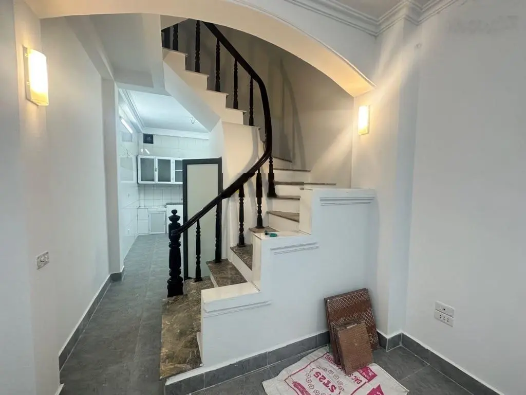 Nhà Thạch Cầu - Long Biên - dân xây - thông số đẹp - 20m ô tô tránh - giá đầu tư