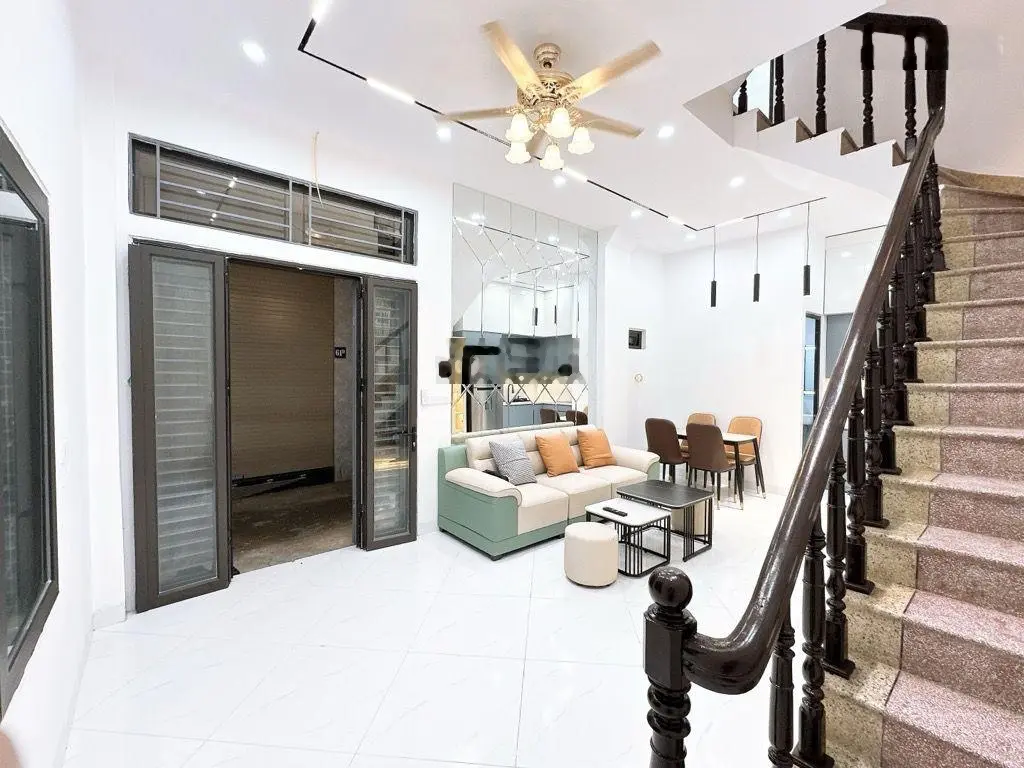 Hàng xóm times city -ngõ ba gác - gần phố - nhà lô góc 3 mặt thoáng tam trinh 40m2 3 tầng chỉ 3.75