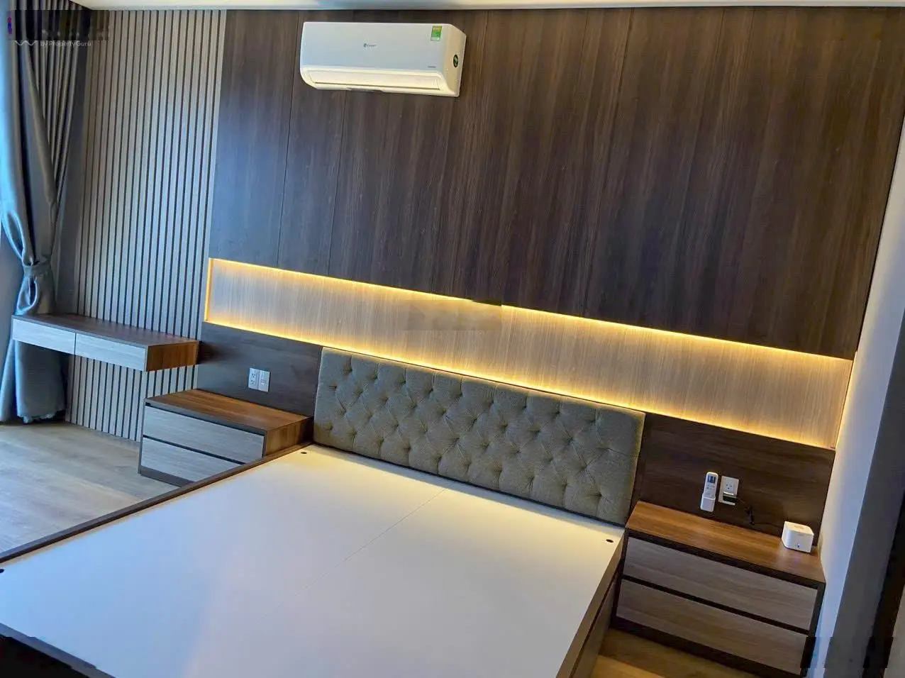 Gia đình cần bán CH Central Plaza 65m2, 2PN, căn góc, SH vĩnh viễn. Giá thật nhà thât: 4.05 tỷ TL