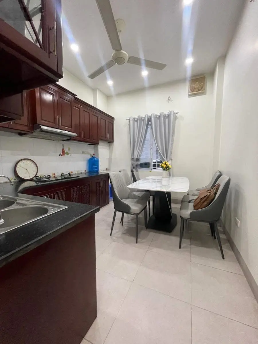 Mặt ngõ - 1 nhà ra phố - ô tô đỗ cửa/vào nhà - kinh doanh - khu vực sầm uất đông cư dân-phố 8/3