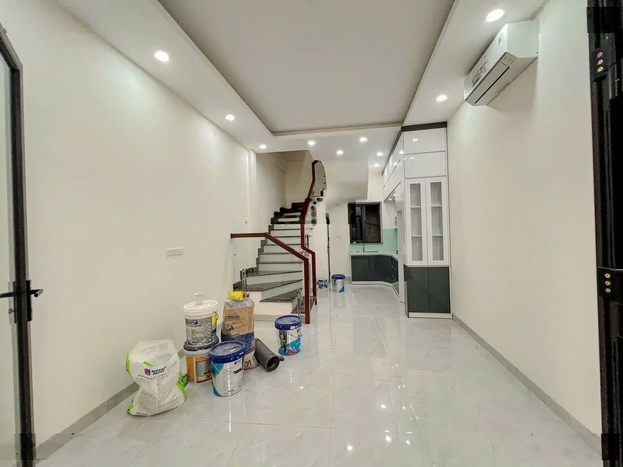 Hà đông ô tô đỗ cửa - sát phố - nhà đẹp - ở ngay - - dt 35 m -4 tầng -mt 3.5 - giá :7.2 tỷ
