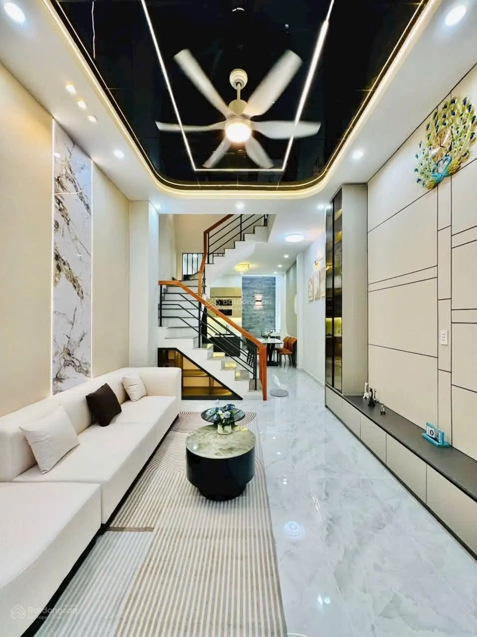 Bán gấp nhà đẹp Sư Vạn Hạnh, P12, Q10. Xây 1 trệt 2 lầu, 80m². Hẻm oto 5m, ra Vạn Hạnh Mall 3 phút
