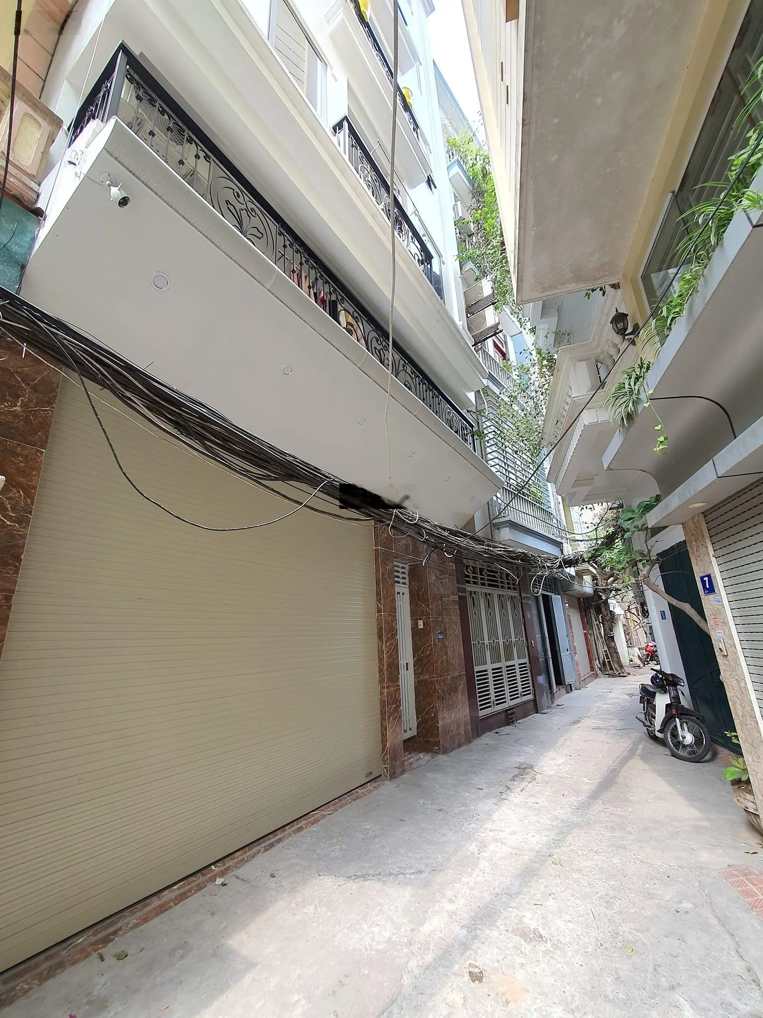 Chủ bán nhà phân lô Đê La Thành, ngõ thông vòng quanh, 10m ra ô tô tránh giá 7.5 tỷ:O981129O26