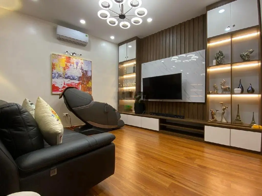 Xinh đẹp không phải cái tội, Tội là nhà Minh Khai đẹp quá, 42m2