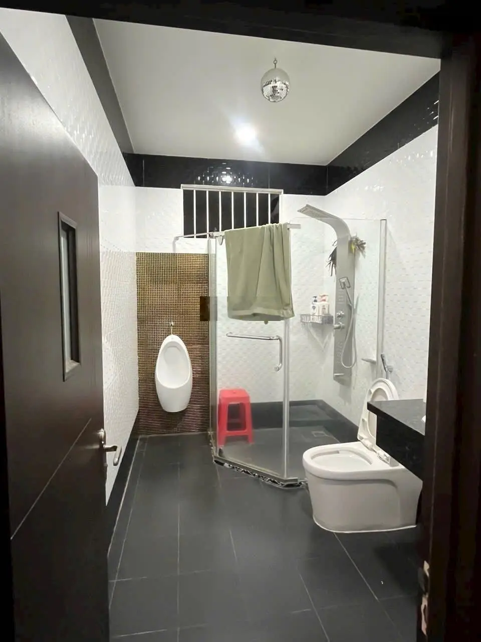 Chính chủ cần bán căn góc biệt thự đơn lập, vị trí đường 18m hướng Đông Nam, gần công viên lớn