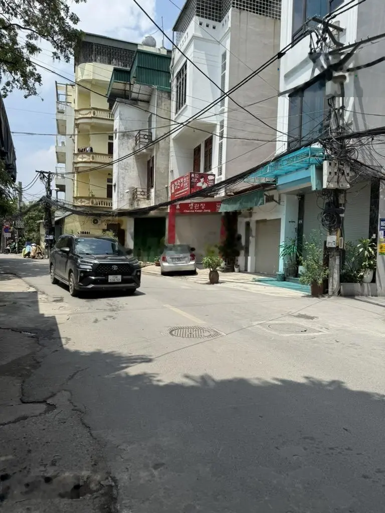 Phân lô lô góc ô tô vào nhà gần kđt mỗ lao.