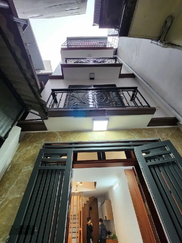 Bán nhà đẹp Linh Quang, Đống Đa, ở luôn, dân xây, full công năng, DT 50m2 giá: 5.5tỷ TL