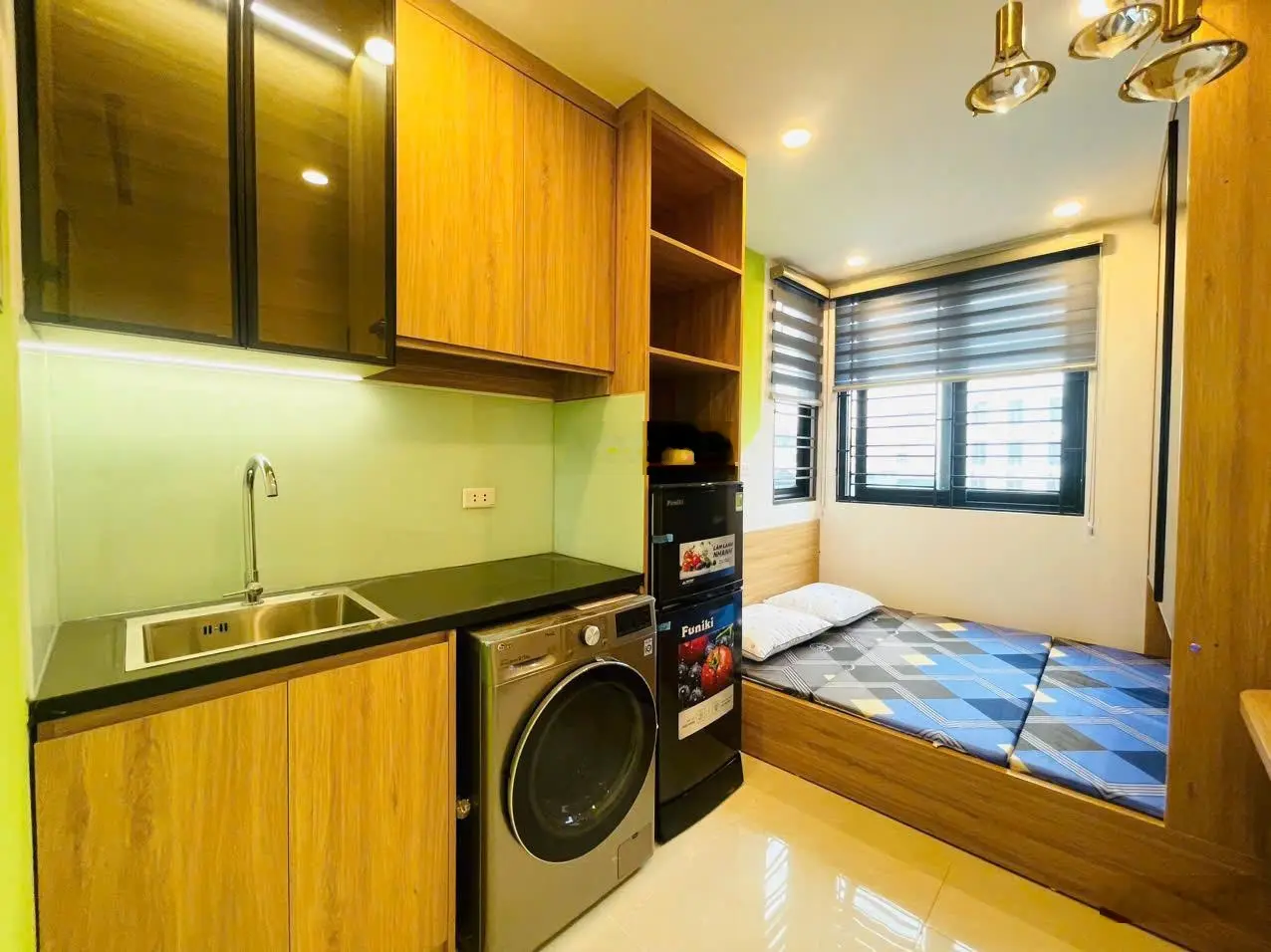 Hàng xóm Royal City! Tòa CHDV mặt phố Cự Lộc, 80m2*8T, 20 phòng KK, đủ PCCC, dòng tiền 6%/năm