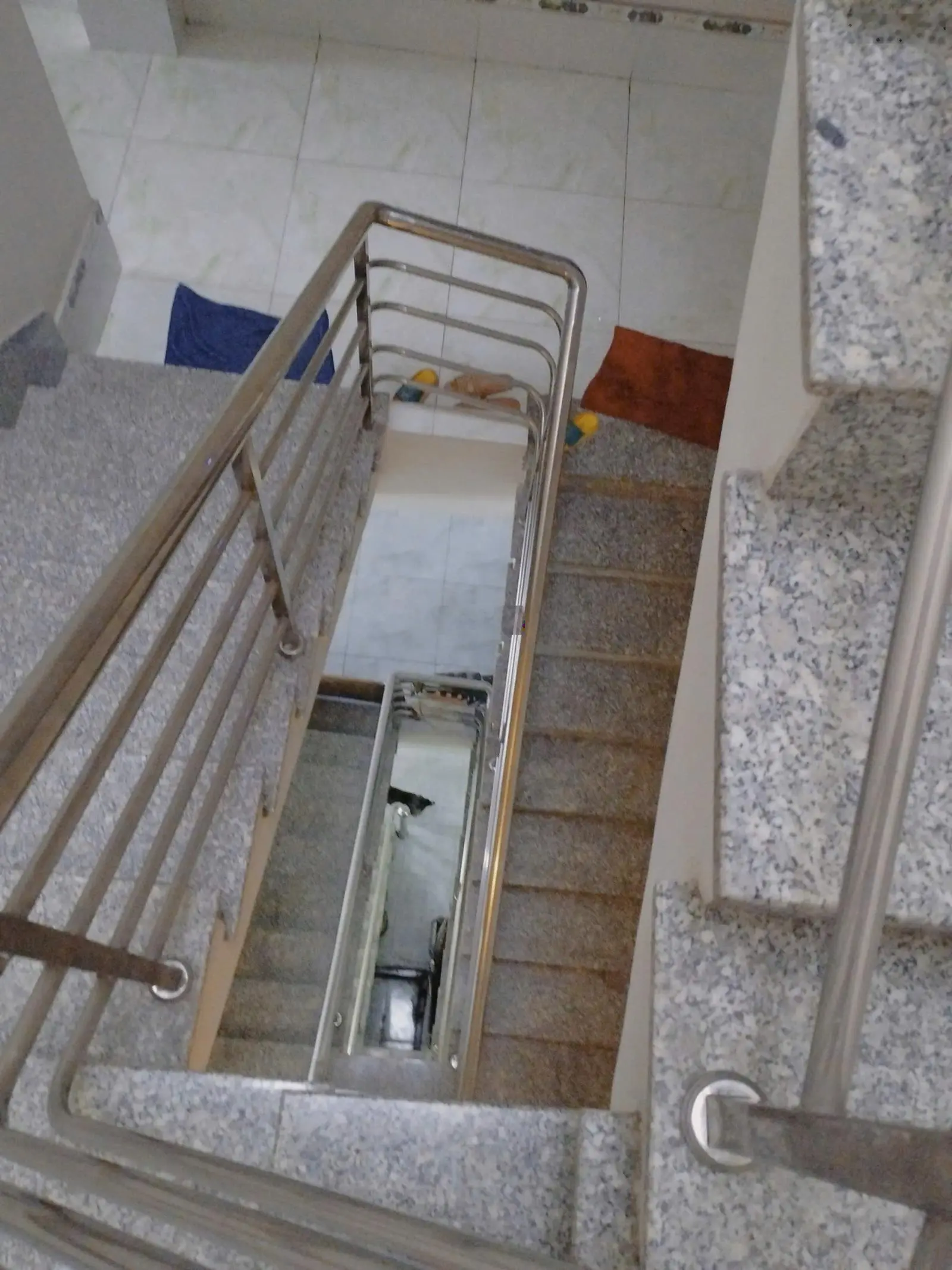 Cần bán nhà mặt tiền kinh doanh 1 trệt 3 lầu khu dân cư đông tp dĩ an diện tích: 100m