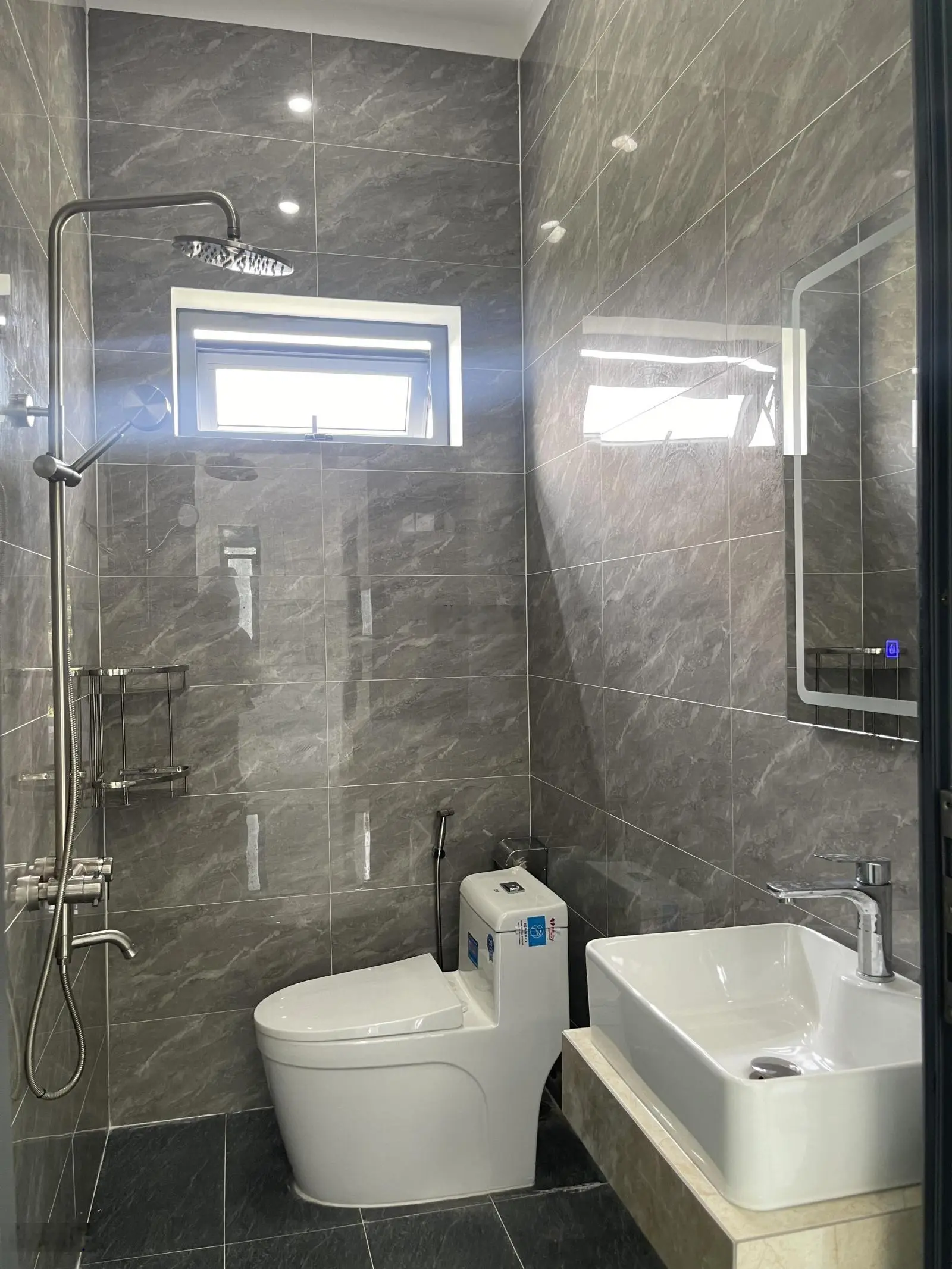 Bán nhà 1 trệt 1 lầu P. Định Hoà, Tp. Thủ Dầu Một mặt tiền Đx065. Giá 3Ty250